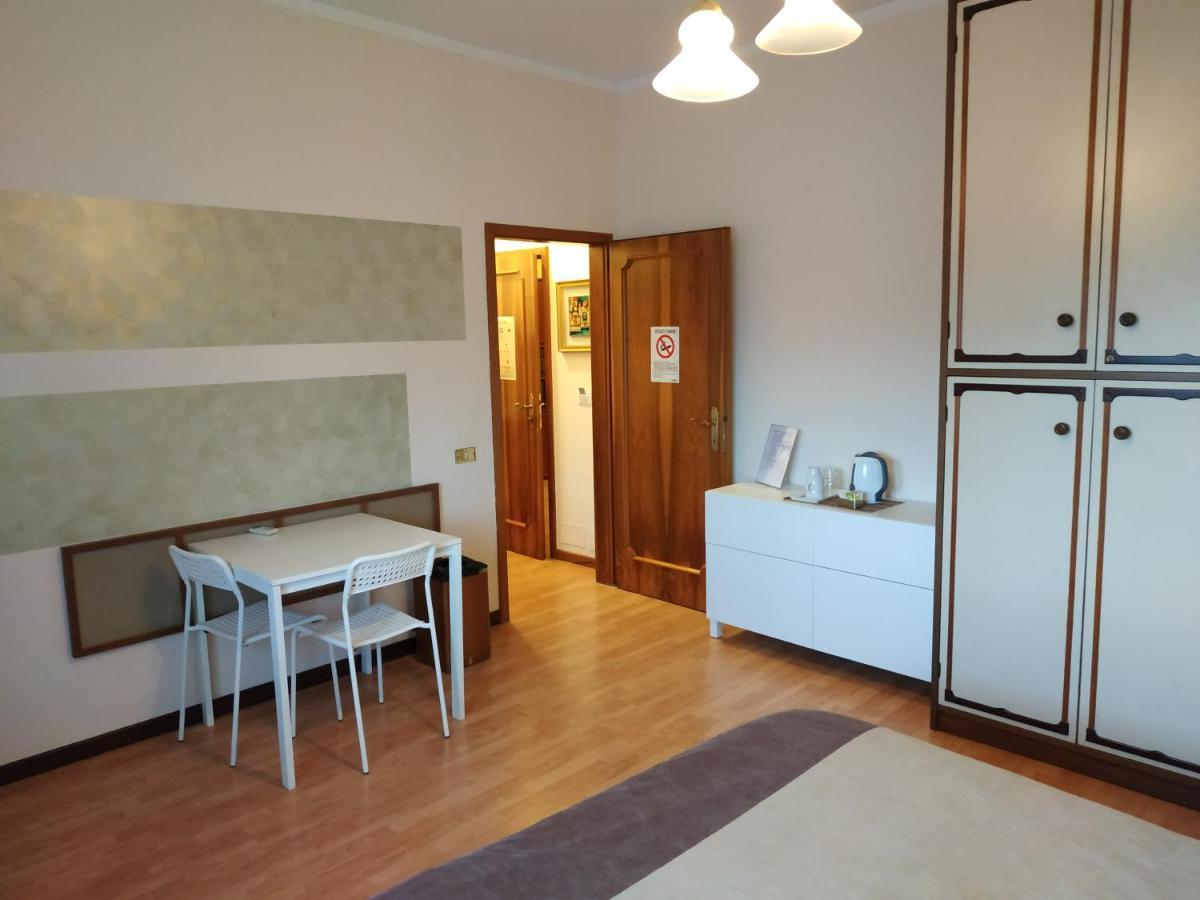 B&B Villa Filotea & Apartment 代森扎诺-德尔加达 外观 照片